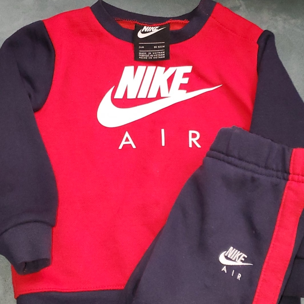 Nike Sweatsuit - Picture 1 of 3